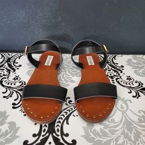 Steve Madden• Black leather Sandals